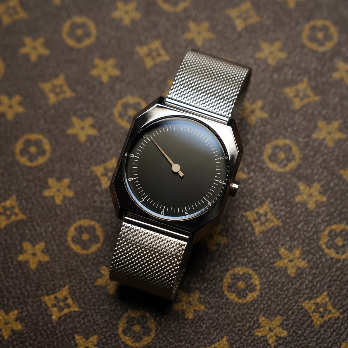 Luxury Vintage Quartz Elegant Premium Timeless Sophisticated Exclusive