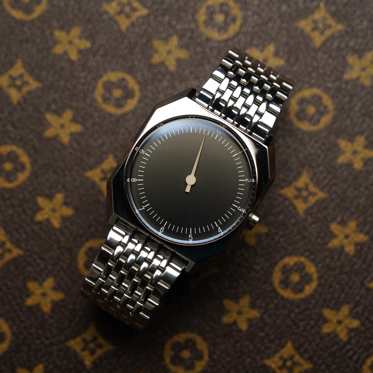 Luxury Vintage Quartz Elegant Premium Timeless Sophisticated Exclusive